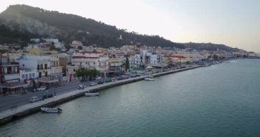 Yunanistan 'ın Zakyntos kentindeki Bir Kıyı Köyünün Hava Görüntüsü