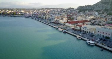 Yunanistan 'ın Zakyntos kentindeki Bir Kıyı Köyünün Hava Görüntüsü