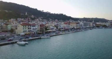 Yunanistan 'ın Zakyntos kentindeki Bir Kıyı Köyünün Hava Görüntüsü