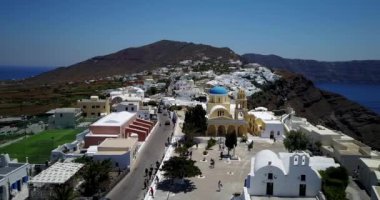 Yunanistan 'ın Santorini kentindeki Uçurum Kenarı Villiage' ın Hava Görüntüsü