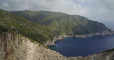 Deniz kıyısının güzel manzarası