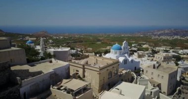Yunanistan 'ın Santorini kentindeki Uçurum Kenarı Villiage' ın Hava Görüntüsü