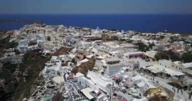 Yunanistan 'ın Santorini kentindeki Uçurum Kenarı Villiage' ın Hava Görüntüsü