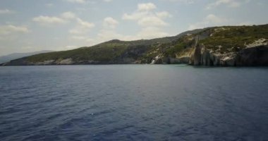 Yunanistan 'ın Zakynthos kentindeki Mavi Mağaralar yakınlarındaki Kıyı Kıyısının Hava Görüntüsü