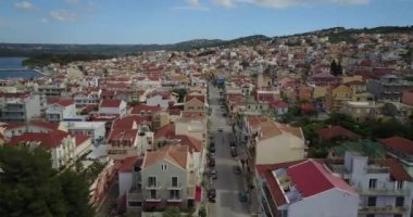 Yunanistan 'ın Zakyntos kentindeki Bir Kıyı Köyünün Hava Görüntüsü