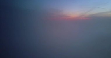 Bulutların Arasında Gün Batımının Hava Görüntüsü