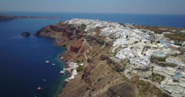Yunanistan 'ın Santorini kentindeki Uçurum Kenarı Villiage' ın Hava Görüntüsü