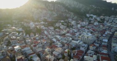 Yunanistan 'ın Zakyntos kentindeki Bir Kıyı Köyünün Hava Görüntüsü