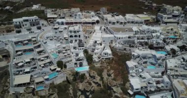 Yunanistan 'ın Santorini kentindeki Uçurum Kenarı Villiage' ın Hava Görüntüsü