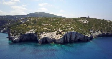 Yunanistan 'ın Zakynthos kentindeki Mavi Mağaralar yakınlarındaki Kıyı Kıyısının Hava Görüntüsü