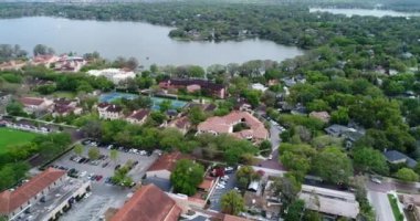 Rollins Koleji ve Virginia Gölü 'nün Florida, Winter Park' taki hava görüntüleri.