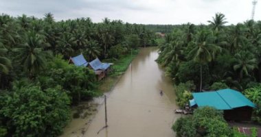 Bangkok, Tayland 'daki Muddy River boyunca yüzen pazar havası.