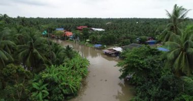 Bangkok, Tayland 'daki Muddy River boyunca yüzen pazar havası.