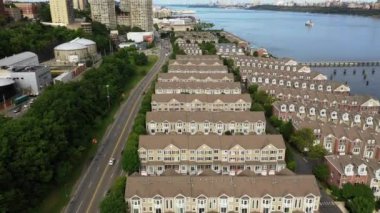 Hudson 'ın kuzeyinde.