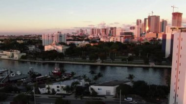Brickell Havalimanı, Miami, Florida Gün batımında