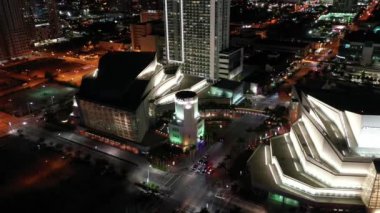 Adrienne Sanat Merkezi Havalimanı, Şehir Merkezi