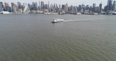 New Jersey, Edgewater 'dan New York Havalimanı Skyline ve Ferry