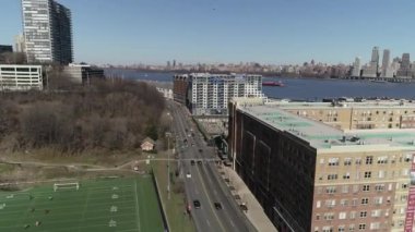 Edgewater, NJ 'deki Aerial of River Road (2018)