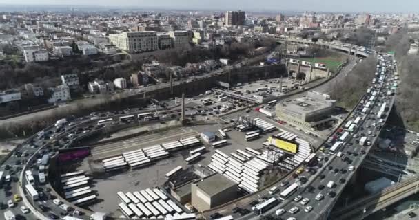 ニュージャージー州リンカーントンネルで渋滞の空中ズームアウト — ストック動画