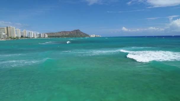 ハワイ州オアフ島ホノルルの波の空中 — ストック動画