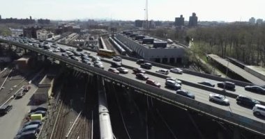 Bronx, New York 'taki Aerial of Subway Line