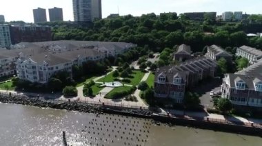 Nehir Yolu üzerindeki Port Imperial Aerial NJ Hudson County, Bergen County (2016)