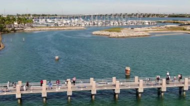 Fort Pierce, Florida 'daki Rıhtımda Bir İskele ve Teknenin Havası