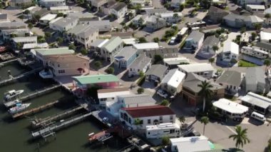 Fort Pierce, Florida 'daki Rıhtımlı Evler Havalimanı