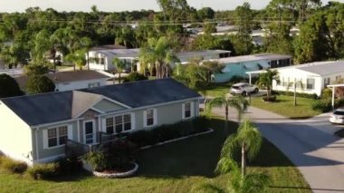 İspanyol Gölü Golf Köyü Havalimanı, Port St. Lucie, Florida