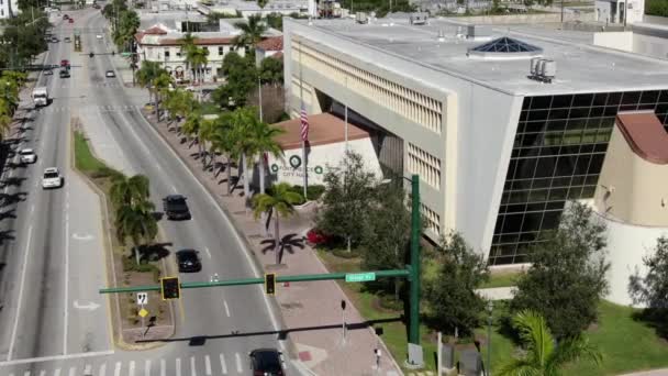 佛罗里达州皮尔斯堡市政厅大楼的空中 — 图库视频影像