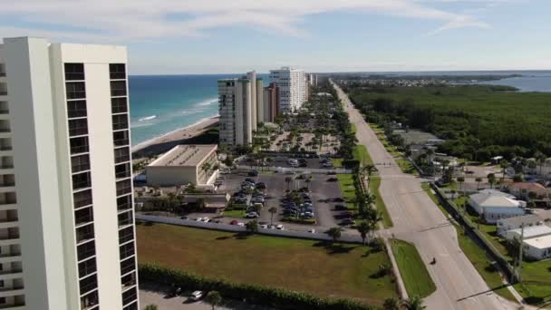 Aéreo Apartamentos Frente Mar Fort Pierce Florida — Vídeo de stock