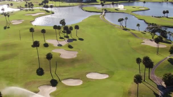 フロリダ州フォートピアースのインディアンヒルズゴルフコースの空中 — ストック動画