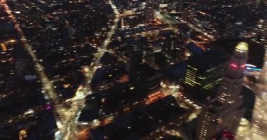 Williamsburg Havalimanı, Brooklyn, New York 'ta bir mahalle. Son yıllarda daha rafine olmasına rağmen Williamsburg 'da hala bir hipster var. Tren İstasyonu, Metro. Brooklyn Mahalleleri, Şehir