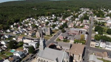 Jim Thorpe, Pensilvanya 'nın doğusunda bir kasabadır. Mauch Chunk Müzesi ve Kültür Merkezi kömür madenciliği tarihi, Gorge Scenic Demiryolu, dizel motorlarla çalışan asırlık koçlar yolcuları Lehigh Gorge State Park 'a götürüyor..