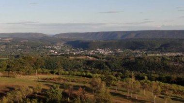 Jim Thorpe, Pensilvanya 'nın doğusunda bir kasabadır. Mauch Chunk Müzesi ve Kültür Merkezi kömür madenciliği tarihi, Gorge Scenic Demiryolu, dizel motorlarla çalışan asırlık koçlar yolcuları Lehigh Gorge State Park 'a götürüyor..
