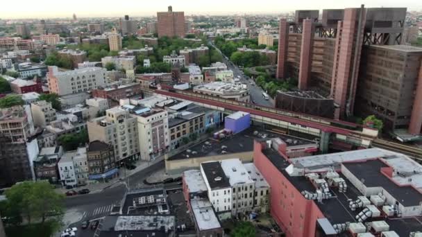 Bushwick Pulzující Čtvrť Brooklynu New Yorku Vyznačuje Rozmanitými Orientačními Body — Stock video