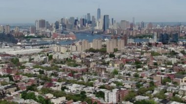 Brooklyn, New York 'ta canlı bir mahalle olan Bushwick, çeşitli semtleri ve semtleri ile karakterize edilir. Maria Hernandez Parkı ve Bushwick Kollektifi gibi ikonik bölgelerden Ridgewood gibi tarihi bölgelere kadar.