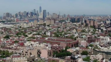 Brooklyn, New York 'ta canlı bir mahalle olan Bushwick, çeşitli semtleri ve semtleri ile karakterize edilir. Maria Hernandez Parkı ve Bushwick Kollektifi gibi ikonik bölgelerden Ridgewood gibi tarihi bölgelere kadar.