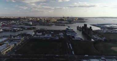 Red Hook, Brooklyn 'den New York Havalimanı Skyline