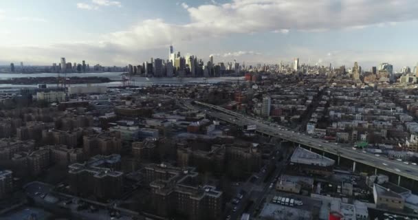 Flygfoto Nyc Skyline Från Red Hook Brooklyn — Stockvideo