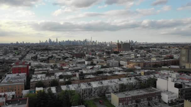 Бушвик Оживленный Район Бруклине Нью Йорк Характеризуется Своими Разнообразными Достопримечательностями — стоковое видео