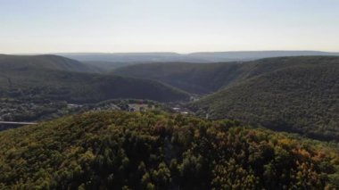 NYC Metro Drone Aerial ile çekim yapıyor. Manhattan ve New Jersey Hudson Nehri üzerinde
