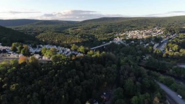 NYC Metro Drone Aerial ile çekim yapıyor. Manhattan ve New Jersey Hudson Nehri üzerinde