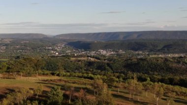 Jim Thorpe, Pensilvanya 'nın doğusunda bir kasabadır. Mauch Chunk Müzesi ve Kültür Merkezi kömür madenciliği tarihi, Gorge Scenic Demiryolu, dizel motorlarla çalışan asırlık koçlar yolcuları Lehigh Gorge State Park 'a götürüyor..