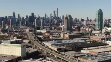 NYC Metro Drone Aerial ile çekim yapıyor. Manhattan ve New Jersey Hudson Nehri üzerinde