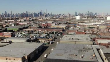Brooklyn, New York 'ta canlı bir mahalle olan Bushwick, çeşitli semtleri ve semtleri ile karakterize edilir. Maria Hernandez Parkı ve Bushwick Kollektifi gibi ikonik bölgelerden Ridgewood gibi tarihi bölgelere kadar.