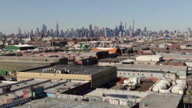 Brooklyn, New York 'ta canlı bir mahalle olan Bushwick, çeşitli semtleri ve semtleri ile karakterize edilir. Maria Hernandez Parkı ve Bushwick Kollektifi gibi ikonik bölgelerden Ridgewood gibi tarihi bölgelere kadar.