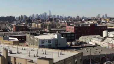 Brooklyn, New York 'ta canlı bir mahalle olan Bushwick, çeşitli semtleri ve semtleri ile karakterize edilir. Maria Hernandez Parkı ve Bushwick Kollektifi gibi ikonik bölgelerden Ridgewood gibi tarihi bölgelere kadar.