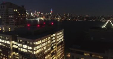 NYC Metro Drone Aerial ile çekim yapıyor. Manhattan ve New Jersey Hudson Nehri üzerinde