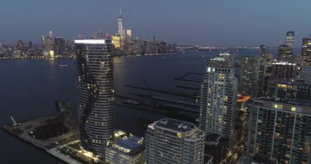 Pan Rechts Antenne Van Jersey City New Jersey Nachts — Stockvideo